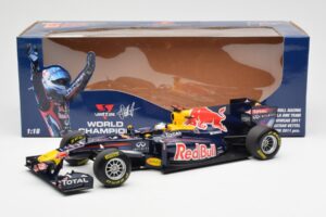Red Bull Racing Renault RB7 #1 S. Vettel F1 World Champion Showcar 2011 Minichamps 1:18 113110271 Diecast - image 6 of 6