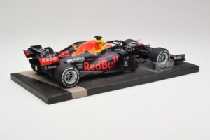 Red Bull RB16B #33 M. Verstappen Dutch GP Winner 2021 Minichamps 1:18 113212533 Diecast - image 3 of 7