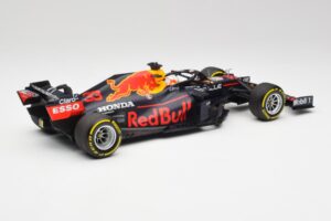 Red Bull RB16B #33 M. Verstappen Emilia Romagna GP Winner Mid Race Tyres 2021 Minichamps 1:18 110210133 Diecast - image 2 of 7