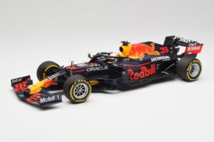 Red Bull RB16B #33 M. Verstappen Emilia Romagna GP Winner Mid Race Tyres 2021 Minichamps 1:18 110210133 Diecast