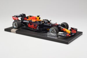 Red Bull RB16B #33 M. Verstappen Styrian & Austrian GP Winner 2021 Minichamps 1:18 113210933 Diecast - image 4 of 6