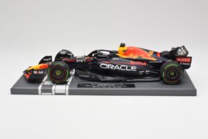 Red Bull RB18 #1 M. Verstappen Japan GP Winner No Figure 2022 Minichamps 1:18 113221801B Diecast
