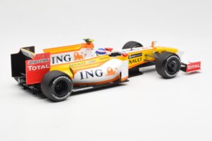 Renault F1 Team R29 #10 R. Grosjean F1 2009 Minichamps 1:18 150090108 Diecast - image 2 of 6
