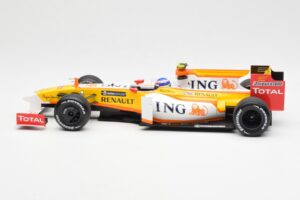 Renault F1 Team R29 #10 R. Grosjean F1 2009 Minichamps 1:18 150090108 Diecast - image 3 of 6