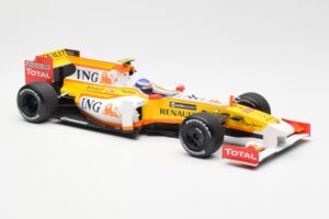 Renault F1 Team R29 #10 R. Grosjean F1 2009 Minichamps 1:18 150090108 Diecast - image 4 of 6