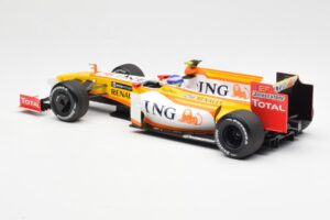 Renault F1 Team R29 #10 R. Grosjean F1 2009 Minichamps 1:18 150090108 Diecast - image 5 of 6