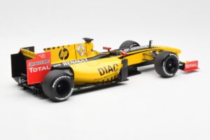 Renault R30 R. Kubica / V. Petrov F1 Showcar 2010 Minichamps 1:18 7711428831 Diecast - image 2 of 6