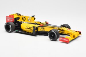 Renault R30 R. Kubica / V. Petrov F1 Showcar 2010 Minichamps 1:18 7711428831 Diecast - image 4 of 6