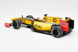 Renault R30 R. Kubica / V. Petrov F1 Showcar 2010 Minichamps 1:18 7711428831 Diecast - image 5 of 6