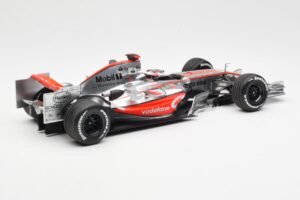 McLaren MP4-22 Mercedes #1 F. Alonso Showcar 2007 Minichamps 1:18 533071871 Diecast - image 2 of 6