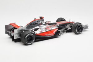 McLaren MP4-22 Mercedes #1 F. Alonso Presentation Valencia 2007 Minichamps 1:18 538071871 Diecast - image 2 of 6