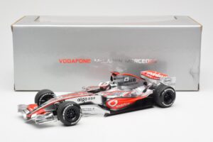McLaren MP4-22 Mercedes #1 F. Alonso Presentation Valencia 2007 Minichamps 1:18 538071871 Diecast - image 6 of 6