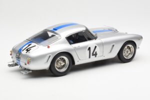 Ferrari 250 GT SWB #14 P. Noblet / J. Guichet Team Noblet 3rd Place 24 Hours of Le Mans 1961 CMC 1:18 M-079 Diecast - image 2 of 6