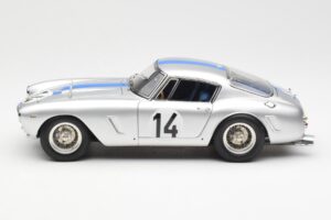 Ferrari 250 GT SWB #14 P. Noblet / J. Guichet Team Noblet 3rd Place 24 Hours of Le Mans 1961 CMC 1:18 M-079 Diecast - image 3 of 6