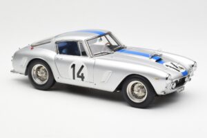 Ferrari 250 GT SWB #14 P. Noblet / J. Guichet Team Noblet 3rd Place 24 Hours of Le Mans 1961 CMC 1:18 M-079 Diecast - image 4 of 6
