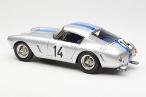 Ferrari 250 GT SWB #14 P. Noblet / J. Guichet Team Noblet 3rd Place 24 Hours of Le Mans 1961 CMC 1:18 M-079 Diecast - image 5 of 6