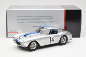Ferrari 250 GT SWB #14 P. Noblet / J. Guichet Team Noblet 3rd Place 24 Hours of Le Mans 1961 CMC 1:18 M-079 Diecast - image 6 of 6