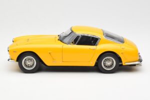 Ferrari 250 GT SWB Yellow CMC 1:18 M-054 Diecast - image 3 of 6