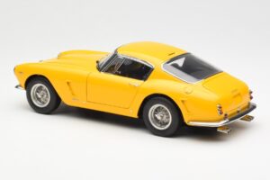 Ferrari 250 GT SWB Yellow CMC 1:18 M-054 Diecast - image 5 of 6