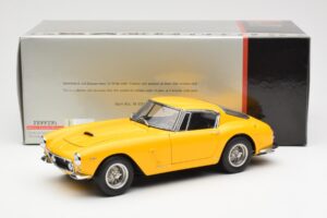 Ferrari 250 GT SWB Yellow CMC 1:18 M-054 Diecast - image 6 of 6