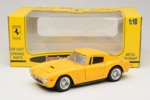 Ferrari 250 GT Berlinetta Yellow Jouef Evolution 1:18 301200 Diecast - image 8 of 8