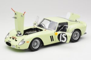 Ferrari 250 GTO #15 S. Moss / I. Ireland Goodwood Tourist Trophy Winner 1962 Kyosho 1:18 08438C Diecast - image 2 of 8