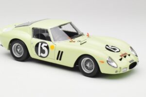 Ferrari 250 GTO #15 S. Moss / I. Ireland Goodwood Tourist Trophy Winner 1962 Kyosho 1:18 08438C Diecast - image 6 of 8