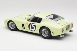 Ferrari 250 GTO #15 S. Moss / I. Ireland Goodwood Tourist Trophy Winner 1962 Kyosho 1:18 08438C Diecast - image 7 of 8