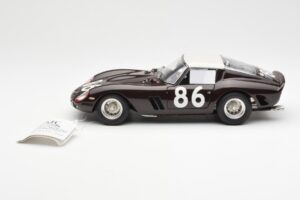 Ferrari 250 GTO #86 Targa Florio 1962 CMC 1:18 M-156 Diecast - image 3 of 6