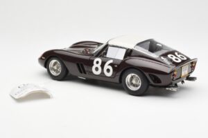 Ferrari 250 GTO #86 Targa Florio 1962 CMC 1:18 M-156 Diecast - image 5 of 6