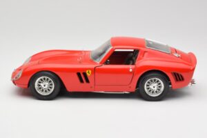 Ferrari 250 GTO Red Bburago 1:18 3011 Diecast - image 4 of 8