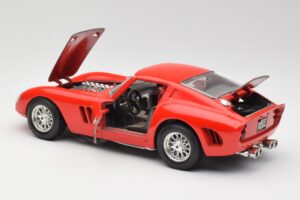 Ferrari 250 GTO Red Bburago 1:18 3011 Diecast - image 5 of 8
