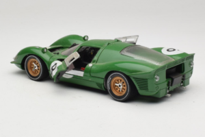 Ferrari 330 P4 #9 Green Spa-Francorchamps 1967 Eagles Race 1:18 41007 Diecast - image 5 of 8