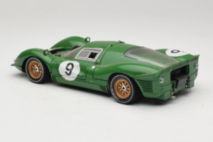 Ferrari 330 P4 #9 Green Spa-Francorchamps 1967 Eagles Race 1:18 41007 Diecast - image 7 of 8