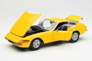 Ferrari 365 GTB/4 Daytona Yellow Kyosho 1:18 08162Y Diecast - image 2 of 8