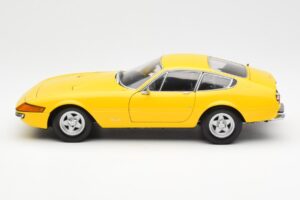 Ferrari 365 GTB/4 Daytona Yellow Kyosho 1:18 08162Y Diecast - image 4 of 8
