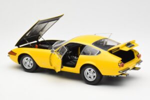 Ferrari 365 GTB/4 Daytona Yellow Kyosho 1:18 08162Y Diecast - image 5 of 8