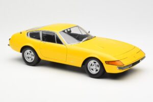 Ferrari 365 GTB/4 Daytona Yellow Kyosho 1:18 08162Y Diecast - image 6 of 8