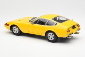 Ferrari 365 GTB/4 Daytona Yellow Kyosho 1:18 08162Y Diecast - image 7 of 8