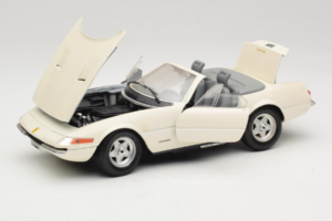 Ferrari 365 GTS/4 Spider White Techno Giodi 1:18 40028 Diecast - image 2 of 8