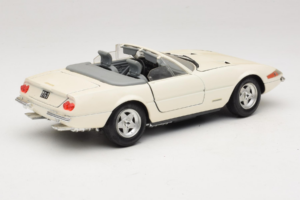 Ferrari 365 GTS/4 Spider White Techno Giodi 1:18 40028 Diecast - image 3 of 8