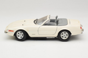 Ferrari 365 GTS/4 Spider White Techno Giodi 1:18 40028 Diecast - image 4 of 8