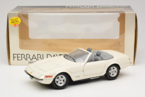 Ferrari 365 GTS/4 Spider White Techno Giodi 1:18 40028 Diecast - image 8 of 8