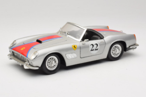 Ferrari California #22 Silver Red Stripe 1966 Tonka 1:18 01109-S2 Diecast