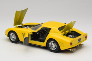 Ferrari 250 GTO Yellow Guiloy 1:18 67525 Diecast - image 5 of 8