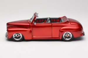 Ford Cabriolet Red Metallic Road Signature 1:18 30028 Diecast - image 4 of 8