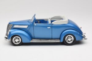 Ford Convertible Blue Road Signature 1:18 92238 Diecast - image 4 of 8
