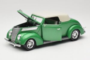 Ford Convertible Green Road Signature 1:18 92239 Diecast - image 2 of 8