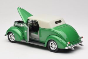 Ford Convertible Green Road Signature 1:18 92239 Diecast - image 5 of 8