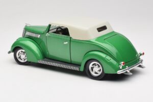 Ford Convertible Green Road Signature 1:18 92239 Diecast - image 7 of 8